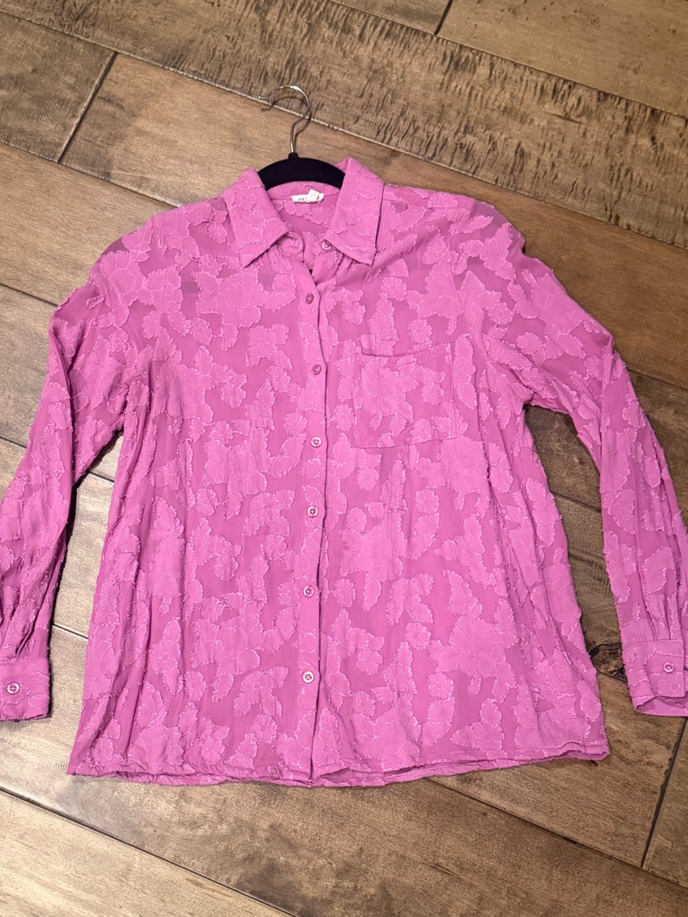 2/$10 or 3/$12 ❤️ Pink Floral Textured Button-Up Blouse Size XS